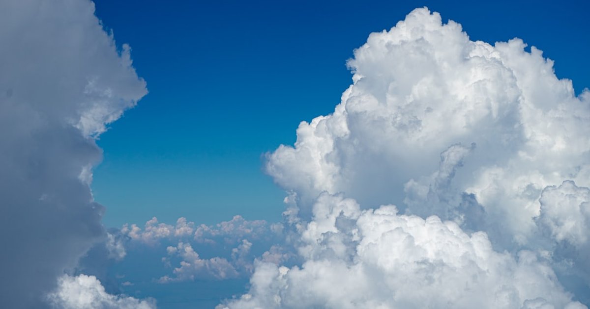 Reseller Hosting vs Cloud Reselling: Profit, Risks & Migration